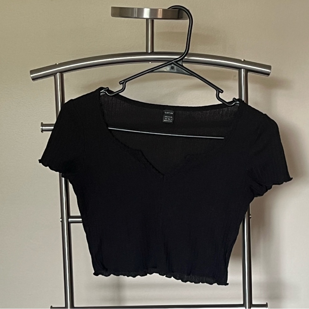 Black V-neck Cropped Top
